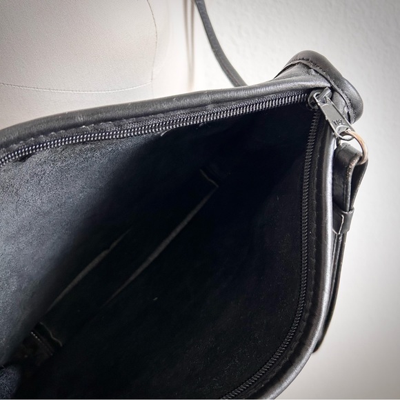VINTAGE 100% GENUINE LEATHER BLACK MINIMALIST CROSSBODY BAG - Picture 3 of 3